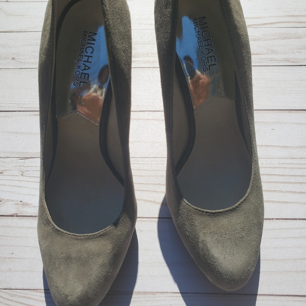 Shoes - Picture 3 of 3